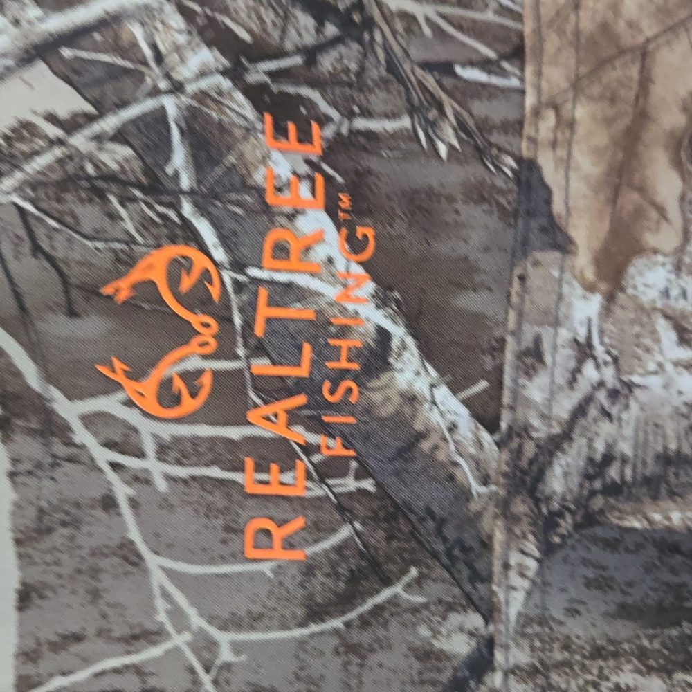 Realtree Fishing camouflage long sleeve shirt - Picture 5 of 10